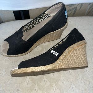 TOMS wedges